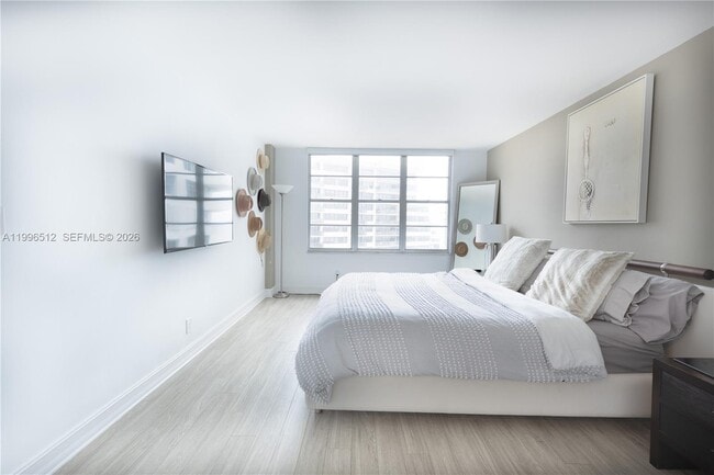 Building Photo - 5161 Collins Ave