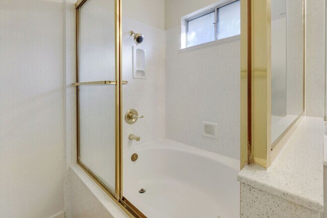 Building Photo - South Davis Home in quiet Cul-de-sac