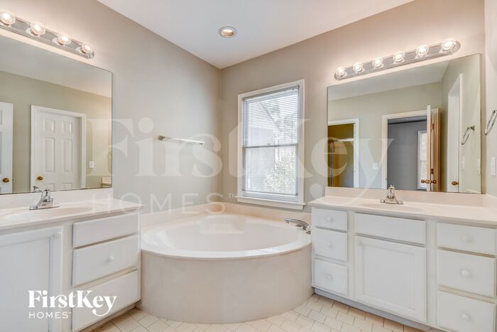 Building Photo - 329 Dulaine Cove