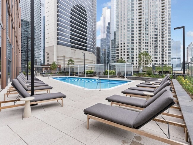 Building Photo - 350 N Canal St