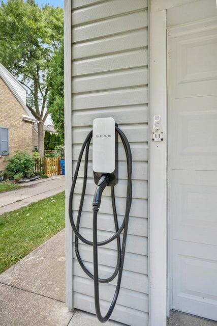 Building Photo - 5160 N Kent Ave