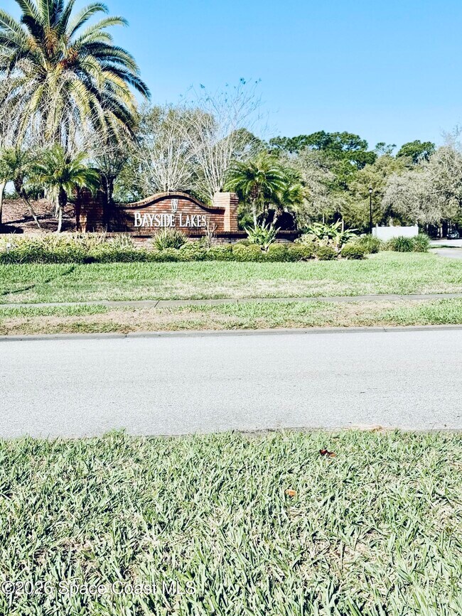 Building Photo - 402 Breckenridge Cir SE