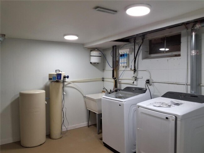 Building Photo - 7632 Scott Ave N