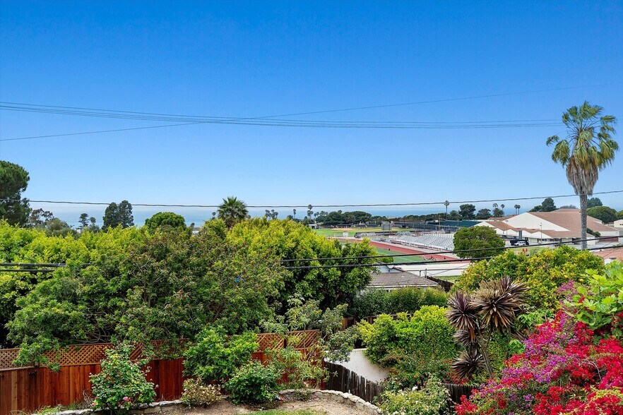 Building Photo - 2129 Palos Verdes Dr W