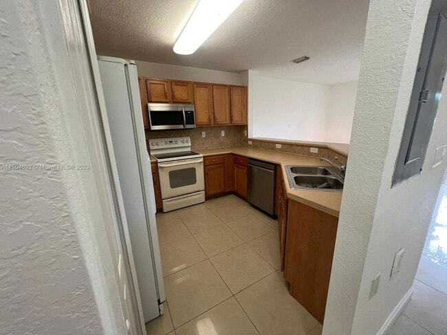 Building Photo - 3038 SW 129th Ter