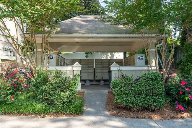 Building Photo - 6900 Roswell Rd