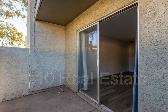 Building Photo - 2833 E Le Marche Ave