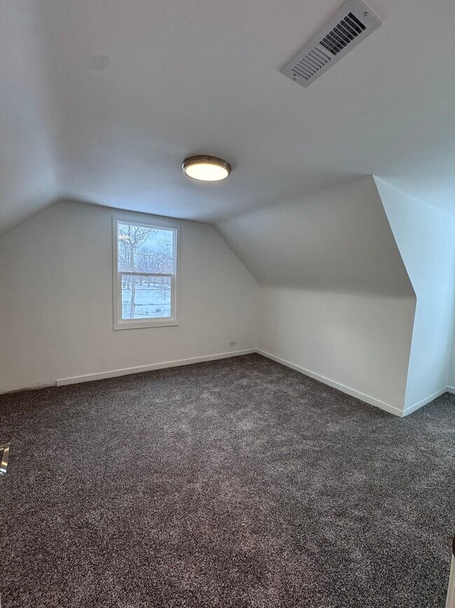 Building Photo - 14240 Linder Ave