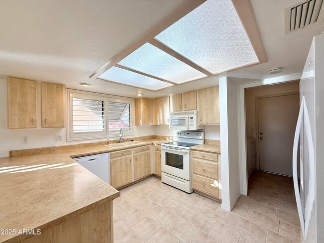 Building Photo - 7641 E Pueblo Ave