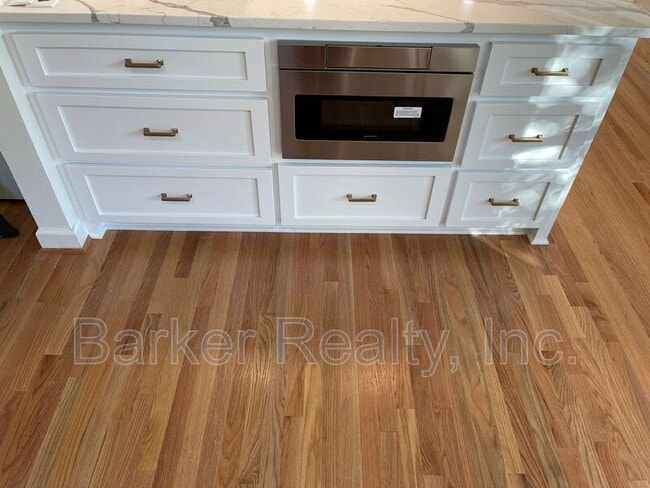 Building Photo - 1008 Deerfield Rd