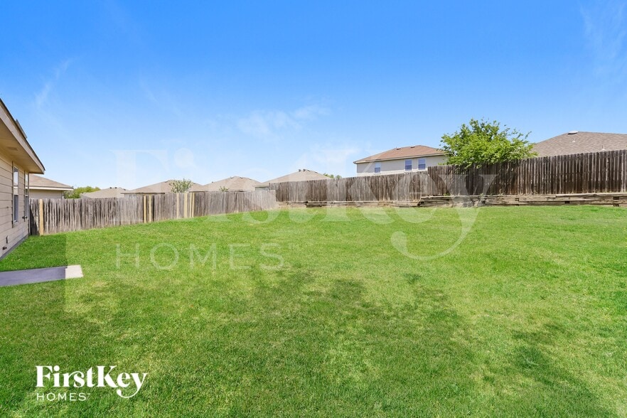 Building Photo - 6417 Meadow Way Ln