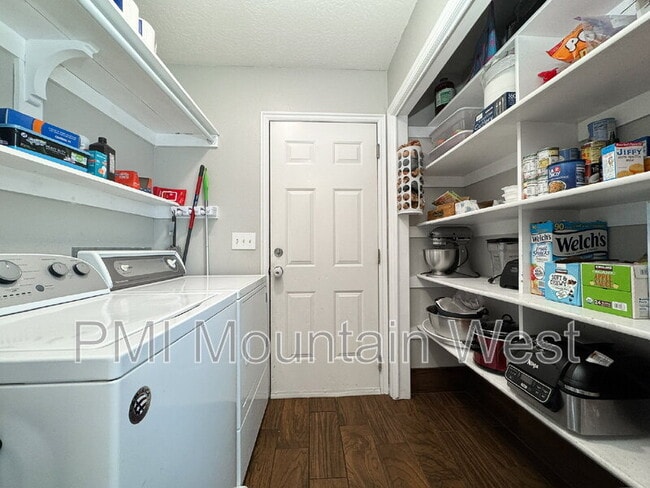 Building Photo - 484 E 900 N