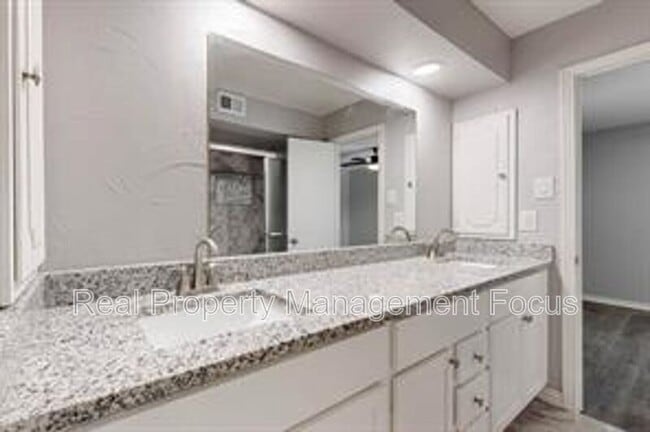 Building Photo - 14724 Overview Dr