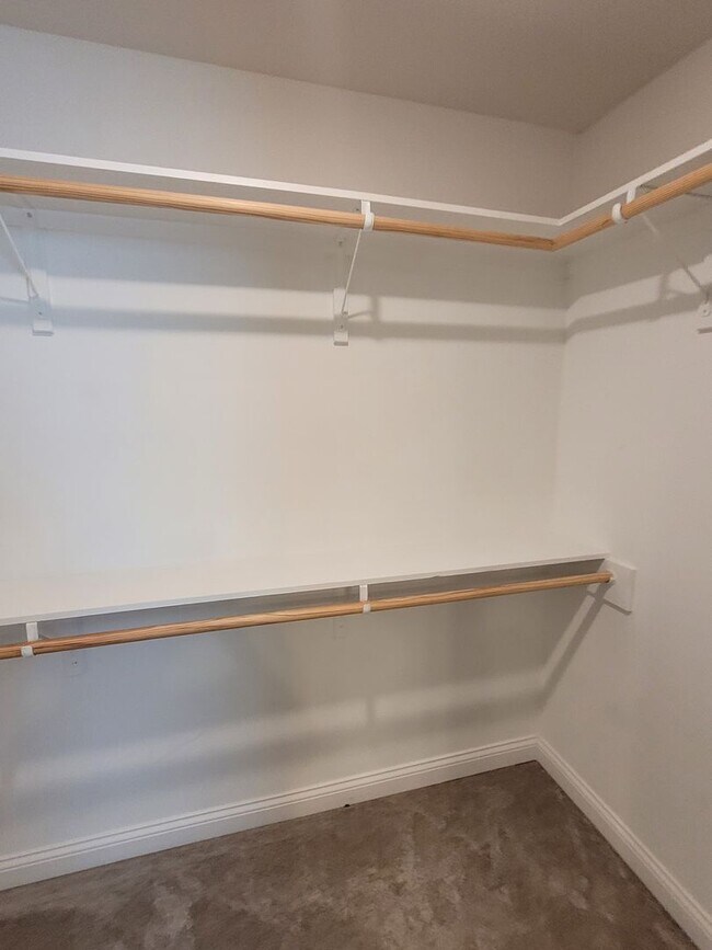 Building Photo - 3 Bedroom Home in South Columbia