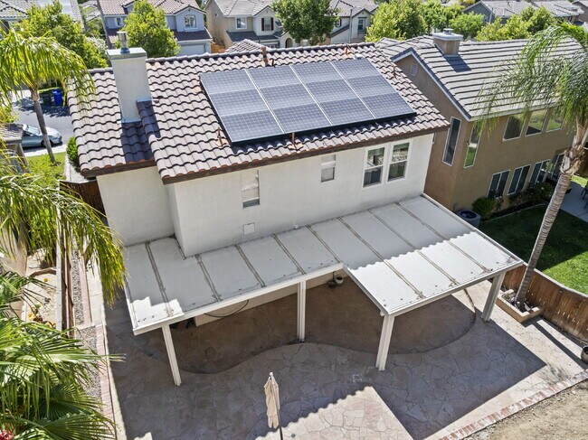 Building Photo - "Spacious 3-Bedroom Retreat with Modern Co...
