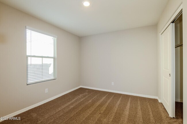 Building Photo - 3919 S 82nd Dr