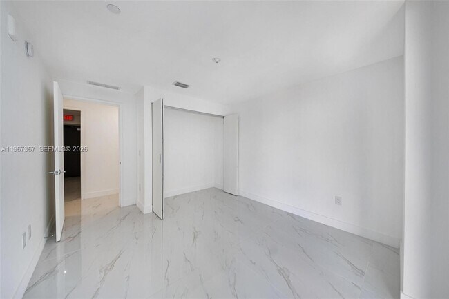 Building Photo - 700 NE 24th St