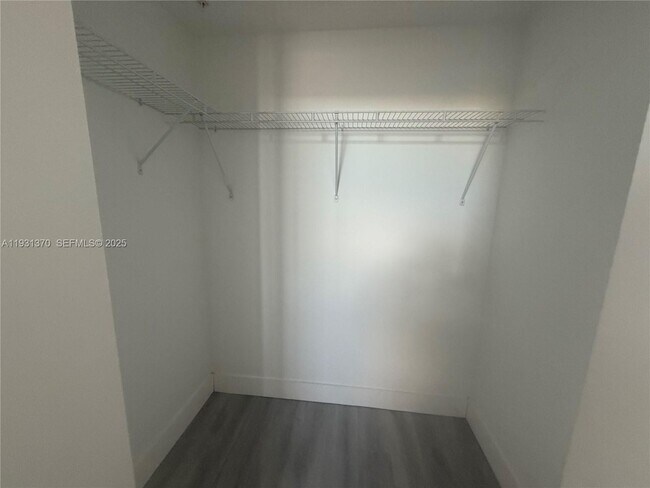 Building Photo - 853 E 24th St