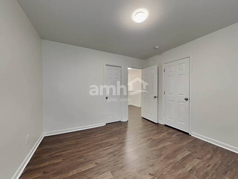 Building Photo - 1575 Pondhaven Dr