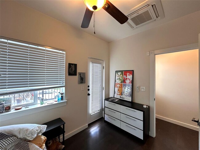 Building Photo - 5004 Rowena Ave