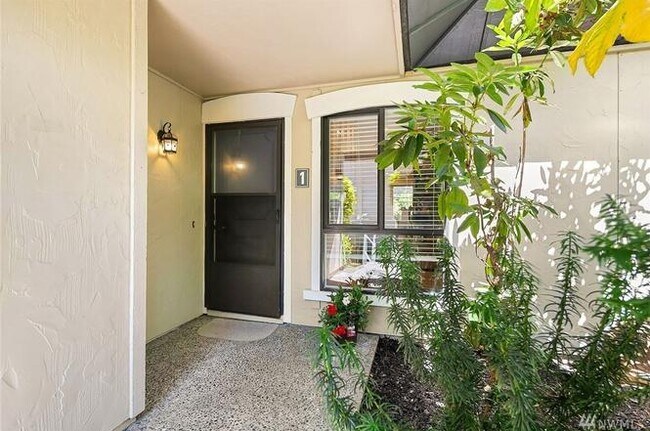 Private entrance, no elevators needed - 1605 102nd Pl NE