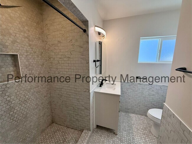 Building Photo - Gorgeous 3 Bed/3 Bath E Bakersfield Home w/ RBP & $0 Deposit Option