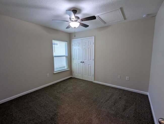 Building Photo - SPECIALS: *WAIVED $250 Admin Fee (app. fee not incl.); REDUCED RATE ON THIS 18mo LEASE (15mo & 12...