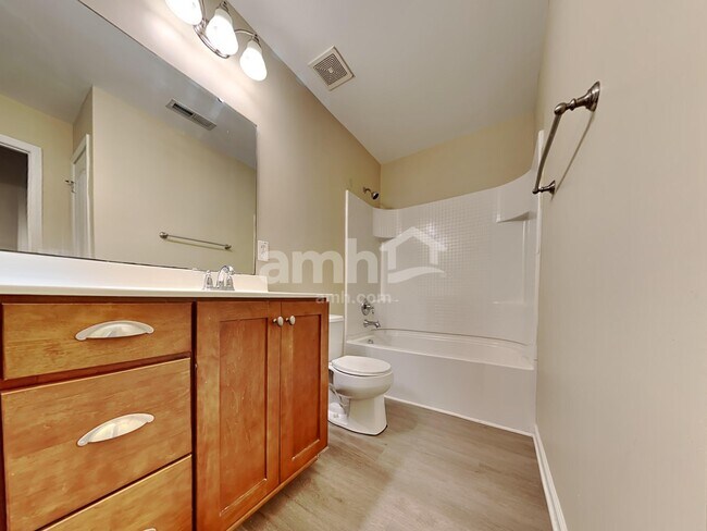 Building Photo - 8824 Shadowglen Dr