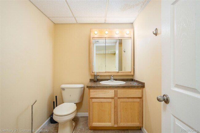 Building Photo - 42104 Echo Forest Dr