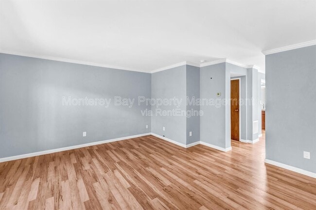 Building Photo - 3137 Seacrest Ave