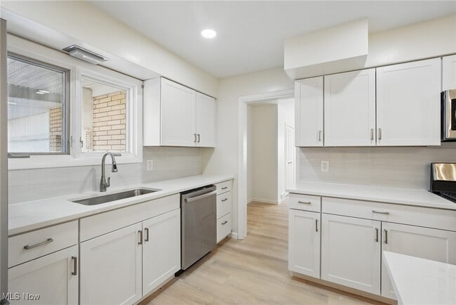 Building Photo - 33115 Ledge Hill Dr