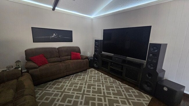 Building Photo - Fully furnished 4-bed, 2.5-bath