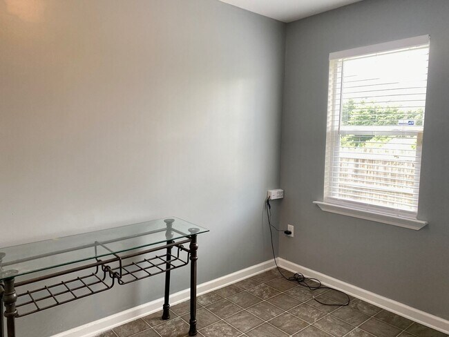 Building Photo - West AVL - Spacious Home in Scenic Bluff Subdivision