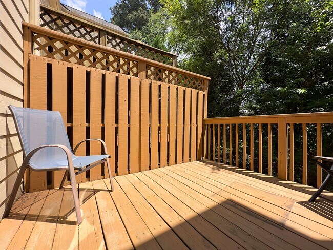 Building Photo - 3 bedroom 3 bath  Townhouse in Cobblestone...