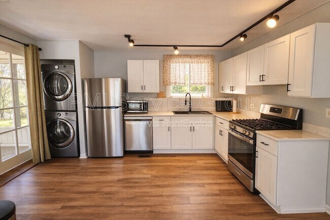 Building Photo - 5440 Benton Ave