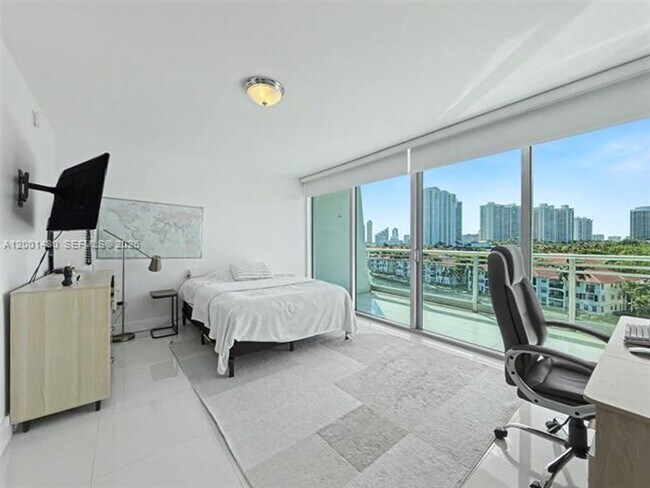 Building Photo - 2950 NE 188th St