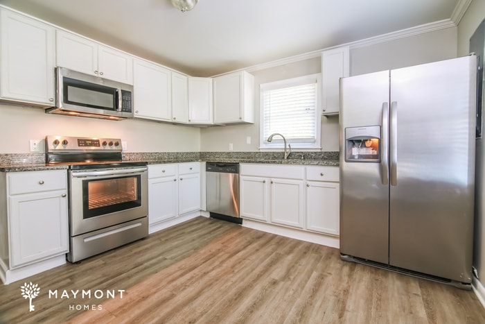 Building Photo - 2139 Charles St