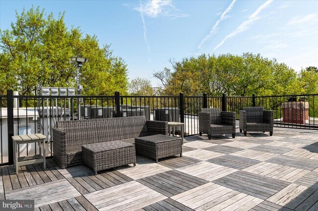 Building Photo - 2869 28th St NW