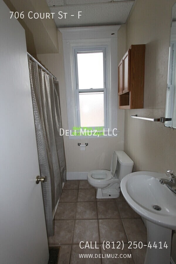 Building Photo - 706 Court St