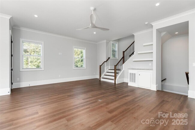 Building Photo - 805 Naples Dr