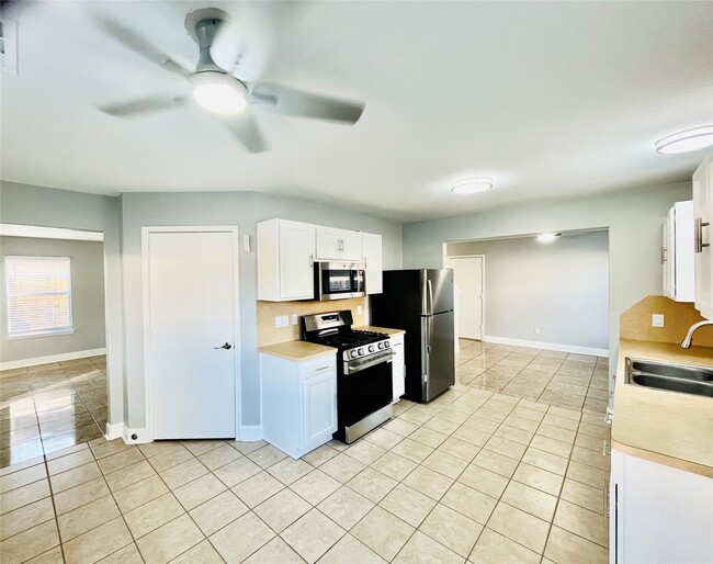 Building Photo - 17030 Cypresswood Glen Tr