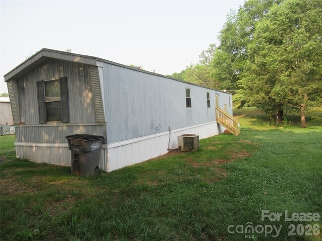 Building Photo - 2400 Skyview Ln