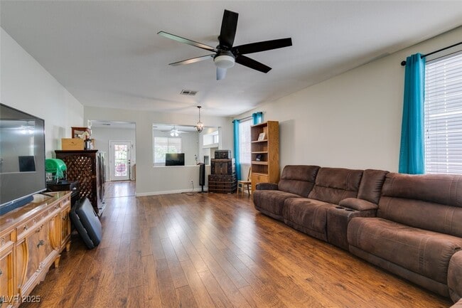 Building Photo - 1048 Painted Daisy Ave