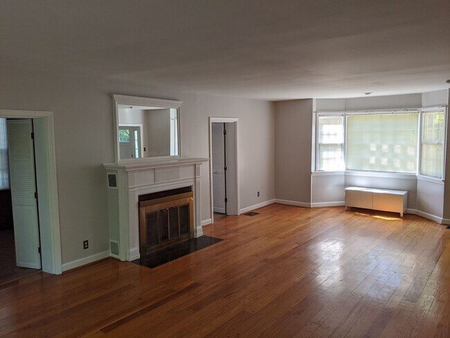 Building Photo - Spacious Home near Downtown Cincinnati
