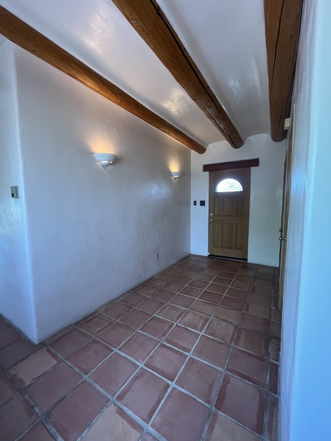 Building Photo - 120 Los Cordovas