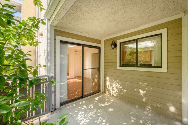 Building Photo - 1166 Rosedale Ave