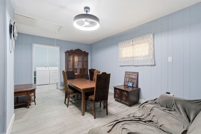 Building Photo - 3106 Madeley St