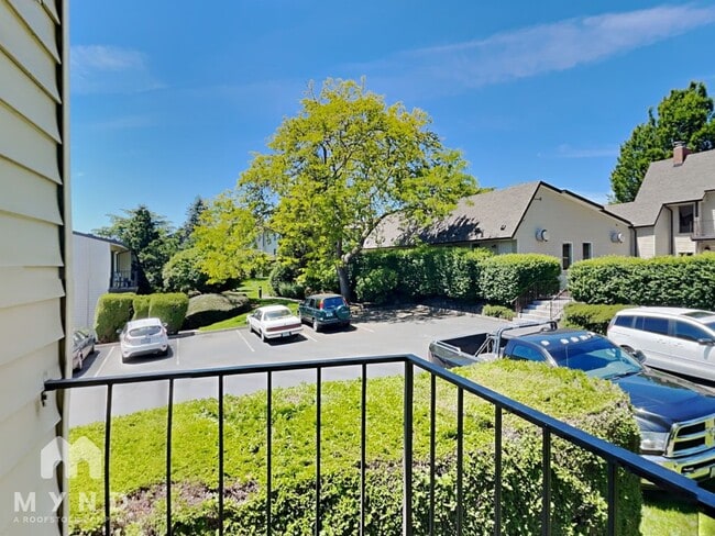 Building Photo - 200 SW Florence Ave