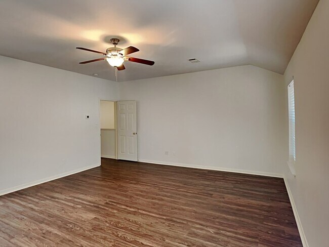 Building Photo - 31442 Camden Village Dr