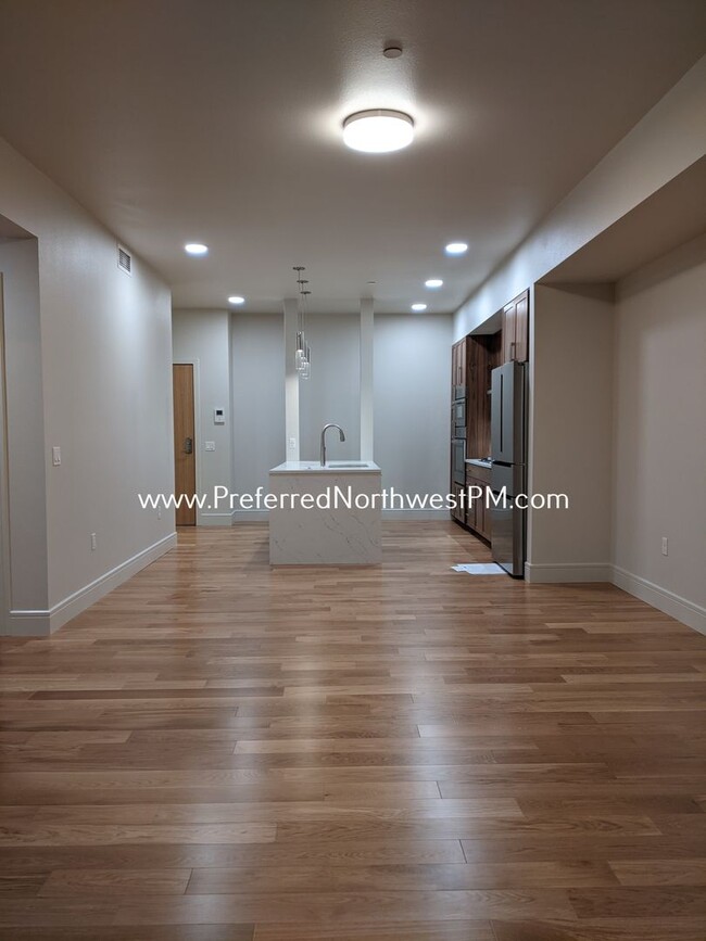 Building Photo - Luxury 1 Bedroom Condo at The Midtown